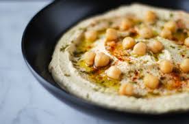 Hummus met walnoten en hazelnoten